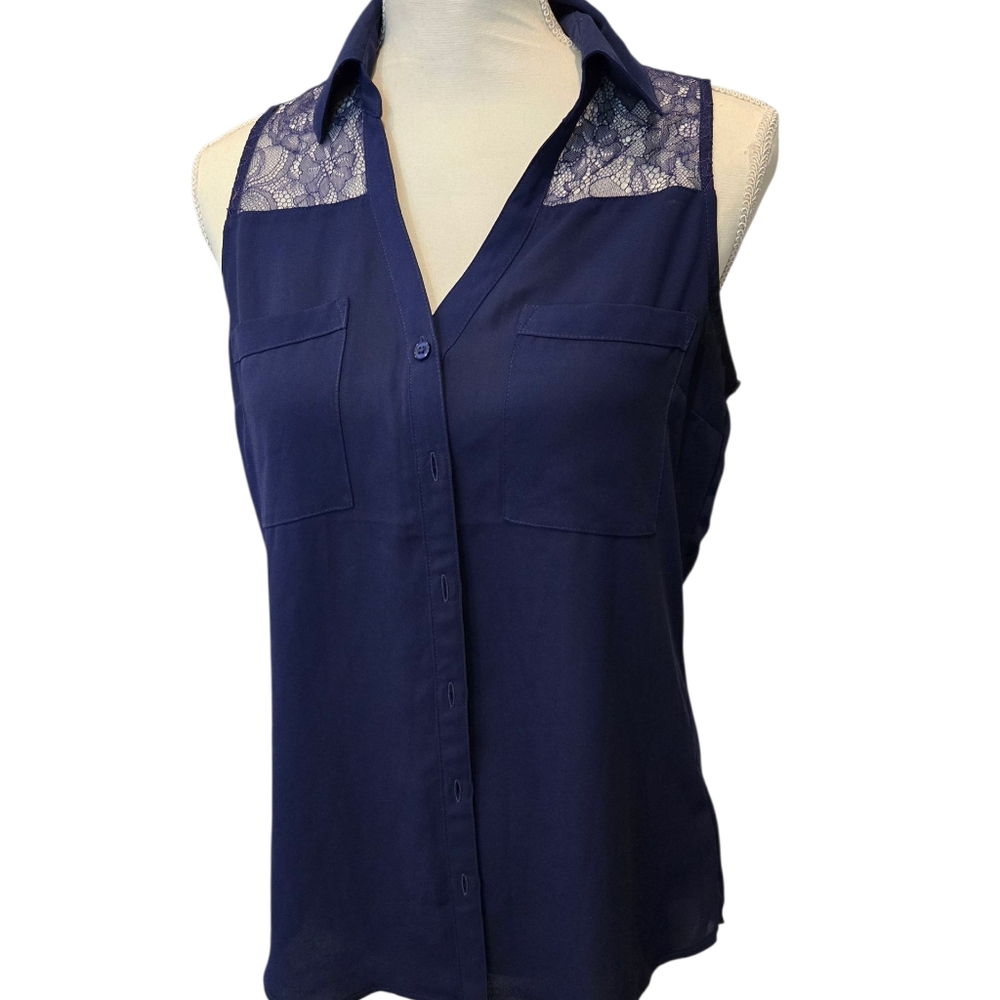 😁Express Navy Blue Sleeveless V Neck Button Up Blouse Lace Detail & Pockets